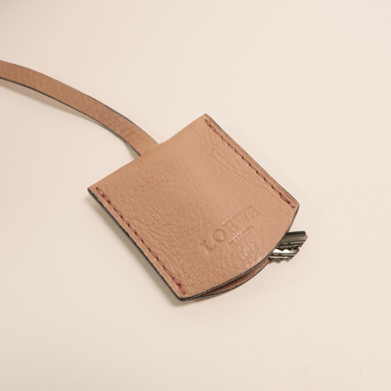 LOEWE 牛皮皮革Calle Lock Hobo銀扣肩背袋-12