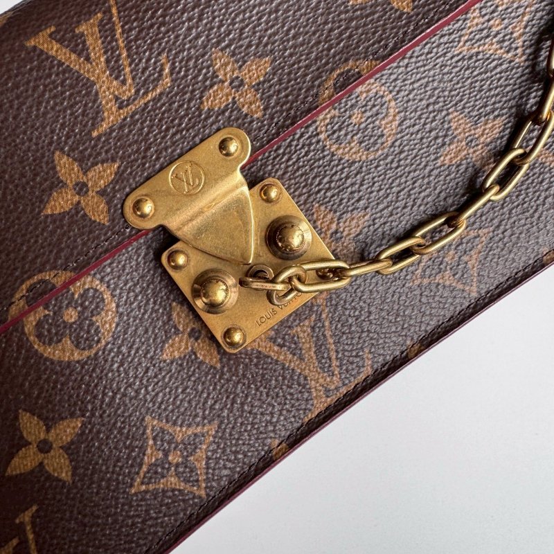 😍洋裝配這個超美 LV 穿搭神器經典花紋腰包-2