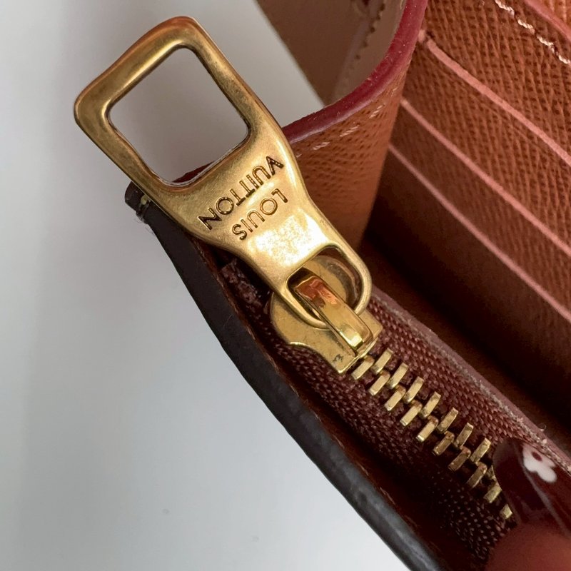 😍洋裝配這個超美 LV 穿搭神器經典花紋腰包-4