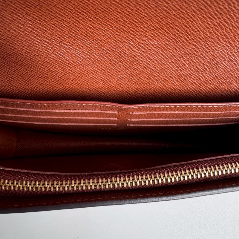 😍洋裝配這個超美 LV 穿搭神器經典花紋腰包-5