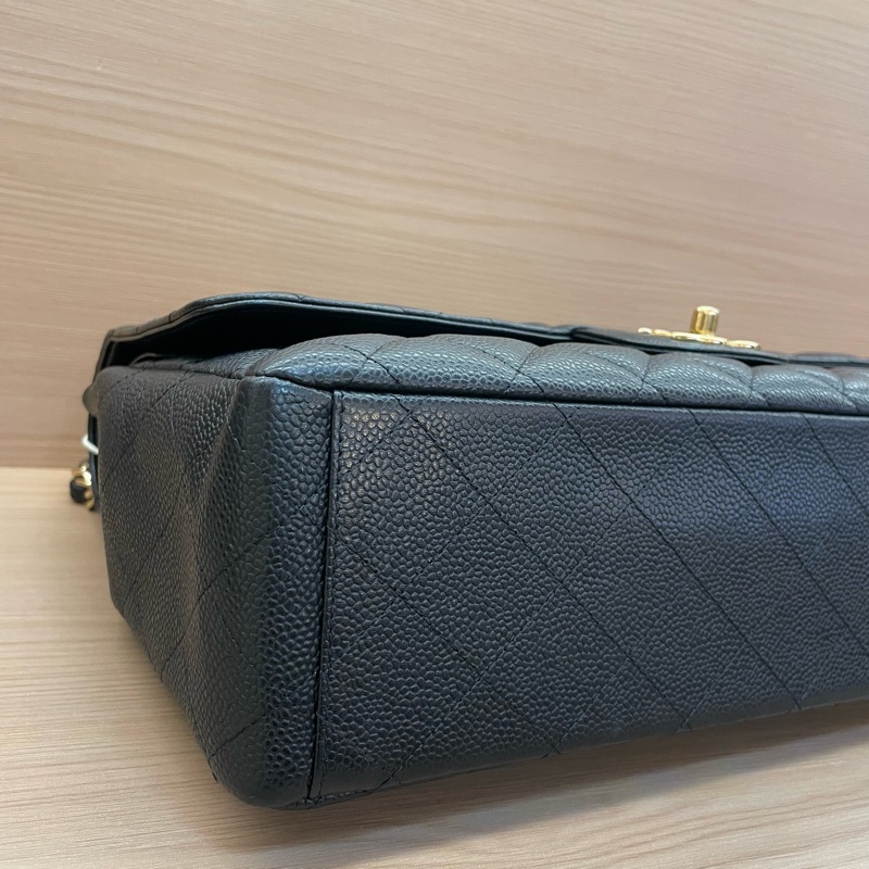 NO:D38 Chanel 黑金荔枝皮 超大號 cf 2011年 14開 鏈條單肩斜挎包 有塵袋 無卡無盒子 尺寸底長34*高21*寬10*-8