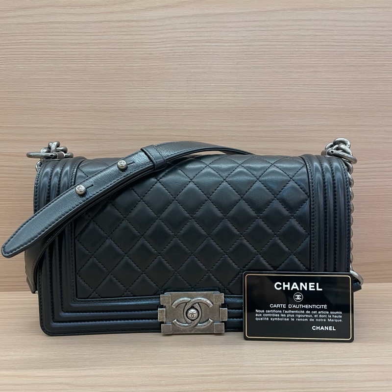 Chanel  LEBOY 黑金 牛皮中號 2012年 16開。單肩斜挎鏈條包 有卡有塵袋 無盒子尺寸底長25*高15*寬8*-0