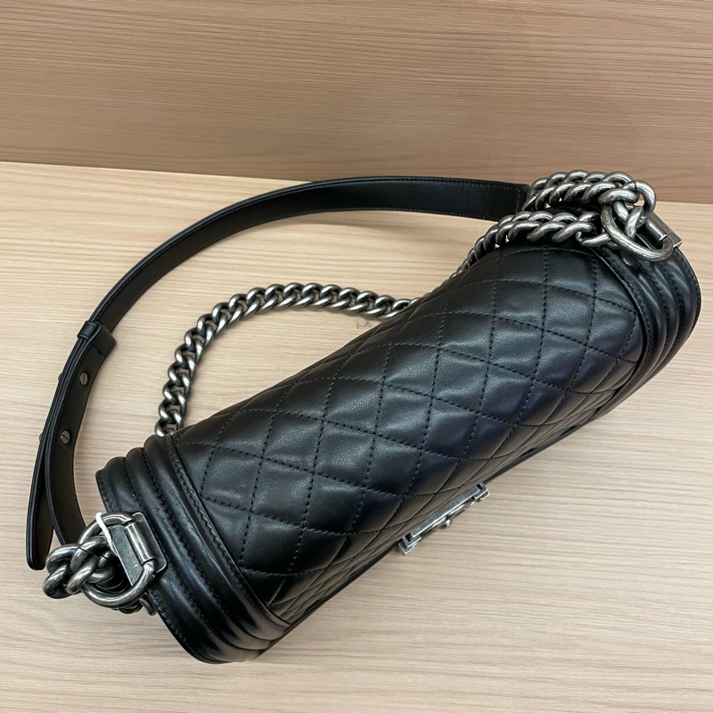 NO:D28 Chanel  LEBOY 黑金 牛皮中號 2012年 16開。單肩斜挎鏈條包 有卡有塵袋 無盒子尺寸底長25*高15*寬8*-4