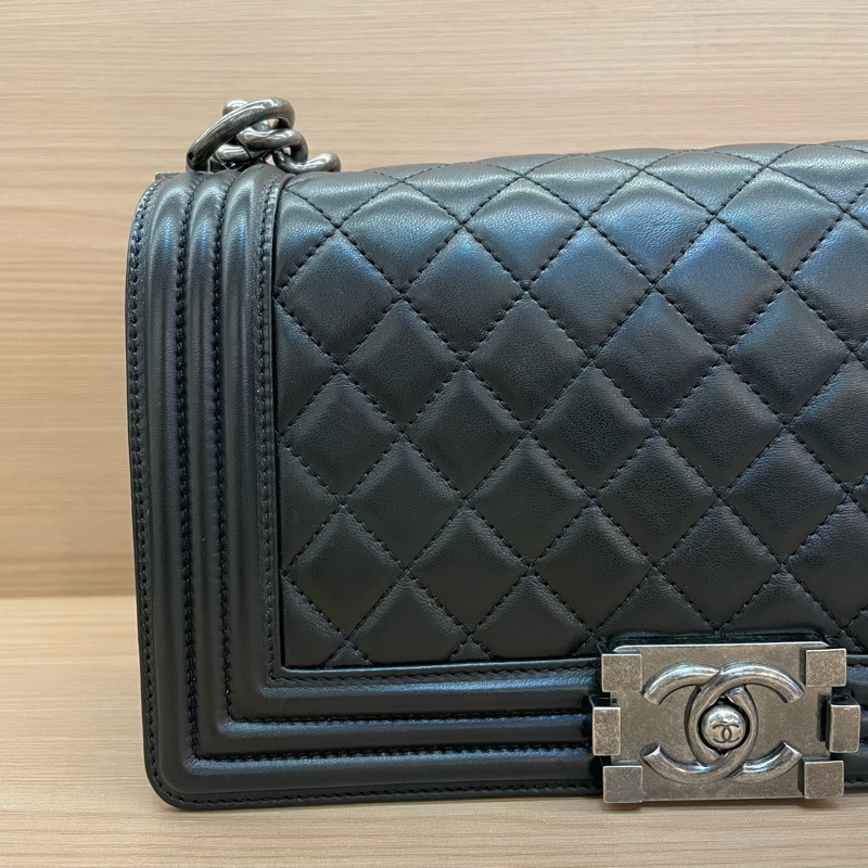 NO:D28 Chanel  LEBOY 黑金 牛皮中號 2012年 16開。單肩斜挎鏈條包 有卡有塵袋 無盒子尺寸底長25*高15*寬8*-5