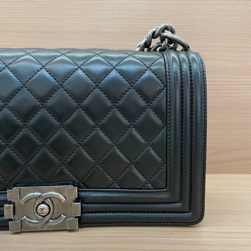 NO:D28 Chanel  LEBOY 黑金 牛皮中號 2012年 16開。單肩斜挎鏈條包 有卡有塵袋 無盒子尺寸底長25*高15*寬8*-6