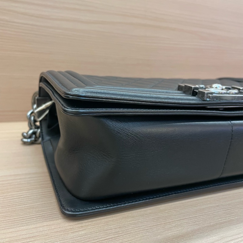 NO:D28 Chanel  LEBOY 黑金 牛皮中號 2012年 16開。單肩斜挎鏈條包 有卡有塵袋 無盒子尺寸底長25*高15*寬8*-8