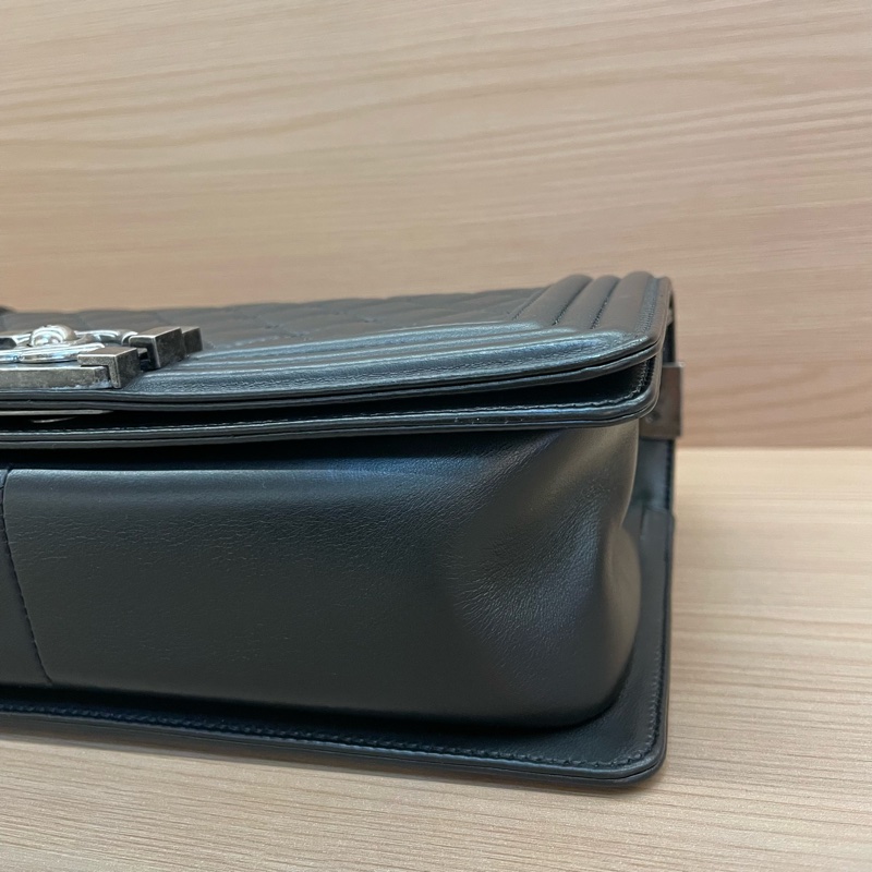 NO:D28 Chanel  LEBOY 黑金 牛皮中號 2012年 16開。單肩斜挎鏈條包 有卡有塵袋 無盒子尺寸底長25*高15*寬8*-9