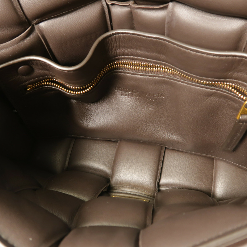 BOTTEGA VENETA 羊皮皮革Padded Cassette肩背袋-4