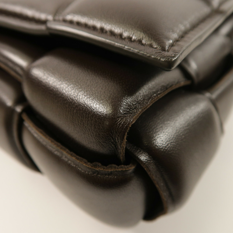 BOTTEGA VENETA 羊皮皮革Padded Cassette肩背袋-9