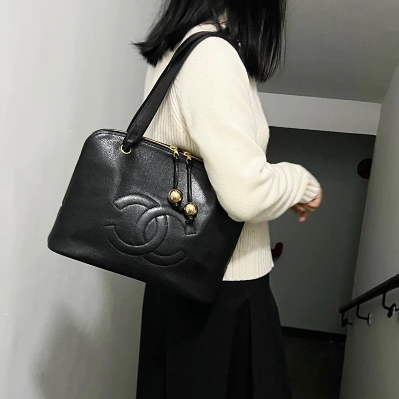 Chanel 香奈兒金球貝殼魚子醬牛皮托特包 Vintage 黑金-26