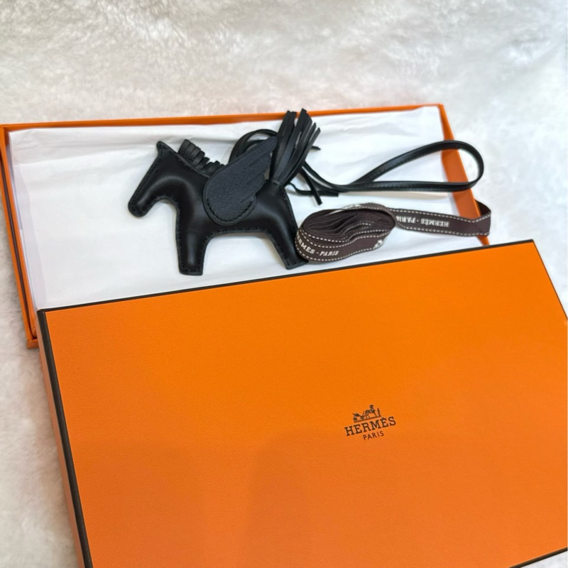 現貨秒發全新 HERMES 愛馬仕 黑色小馬掛件 飛馬 包掛K刻 有盒子-4