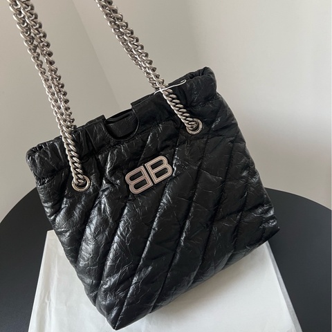 Balenciaga 巴黎世家Crush黑色小號垃圾袋 尺寸約24x26cm。