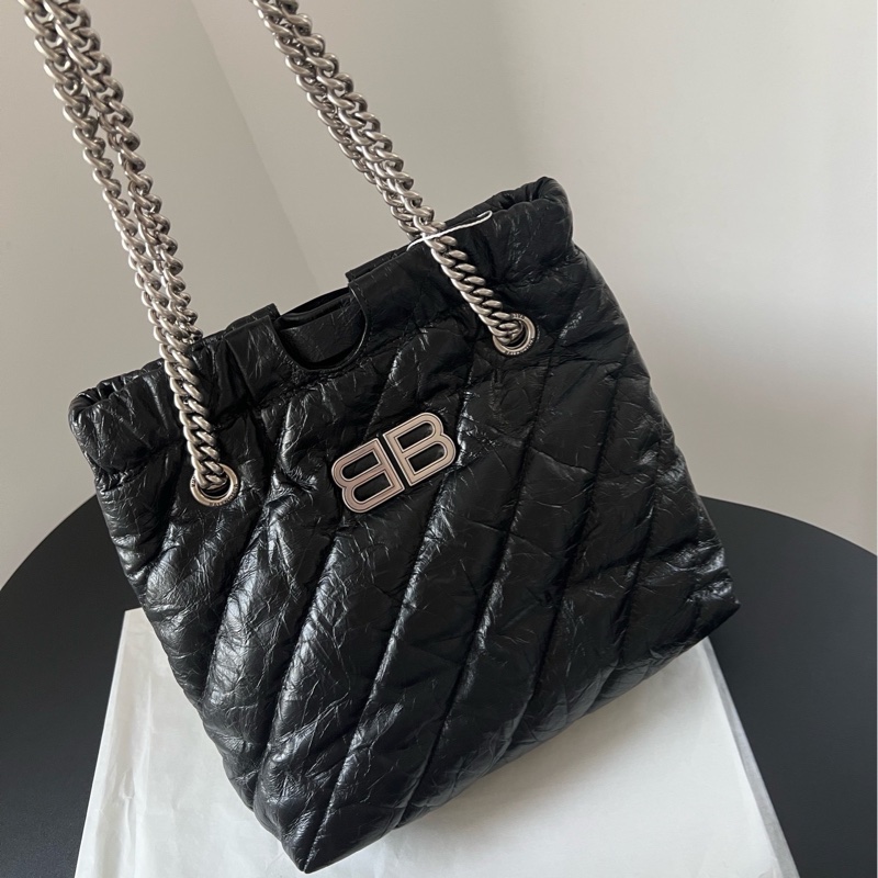 Balenciaga 巴黎世家Crush黑色小號垃圾袋 尺寸約24x26cm。-0