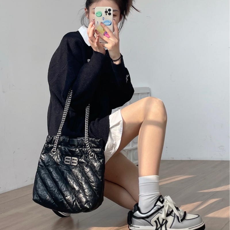 Balenciaga 巴黎世家Crush黑色小號垃圾袋 尺寸約24x26cm。-1