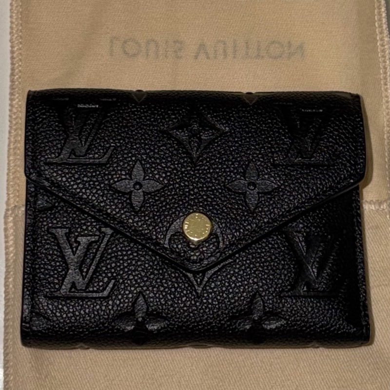 Louis Vuitton Victorine 黑色皮革短夾-0