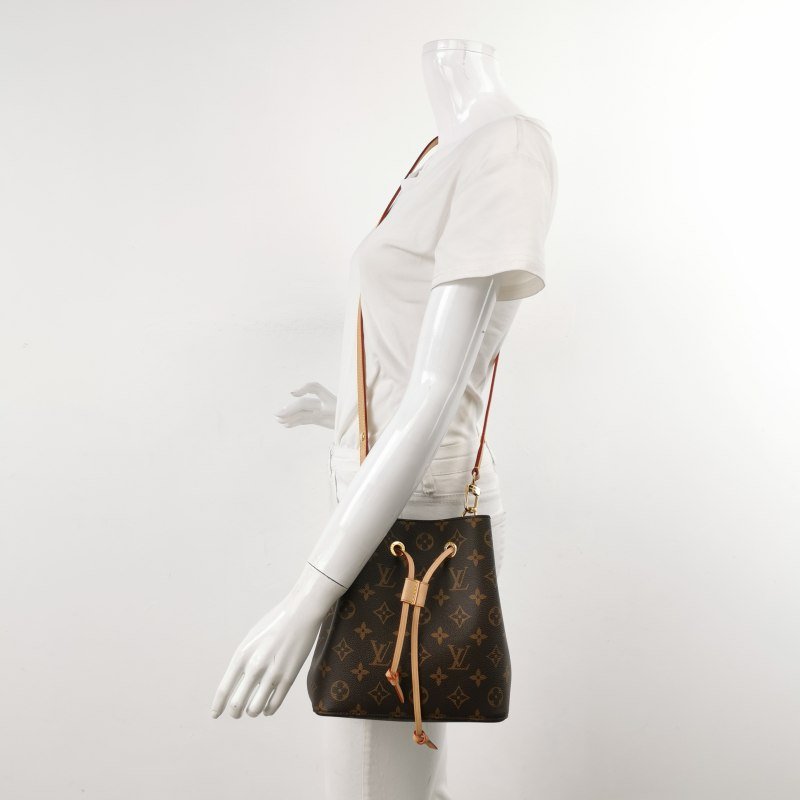 Louis Vuitton (LV) NEONOEBB植鞣革Monogram印花抽繩斜背包晶片款-1
