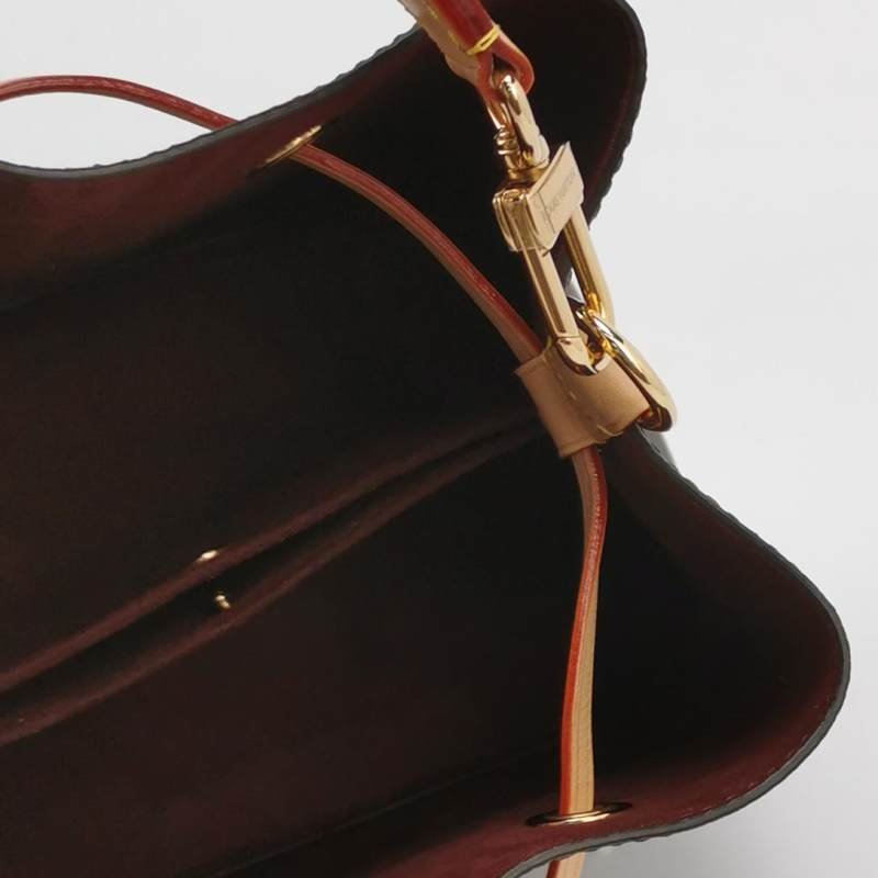 Louis Vuitton (LV) NEONOEBB植鞣革Monogram印花抽繩斜背包晶片款-6