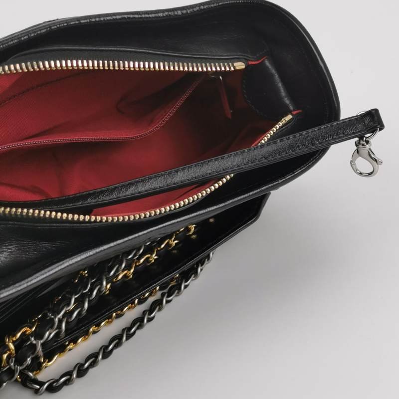 Chanel Gabrielle流浪包小號油蠟皮菱格絎縫雙鍊設計單肩包-6