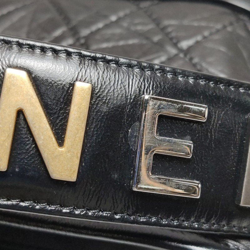 Chanel Gabrielle流浪包小號油蠟皮菱格絎縫雙鍊設計單肩包-20