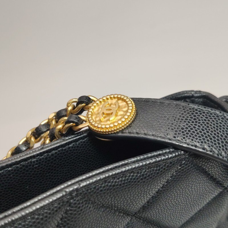 Chanel牛皮純色菱格絎縫雙C扣金幣鏈單肩 包包-15