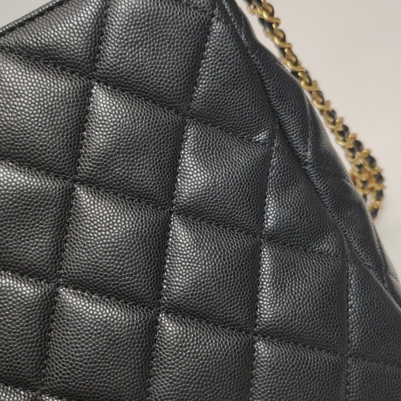 Chanel牛皮純色菱格絎縫雙C扣金幣鏈單肩 包包-19