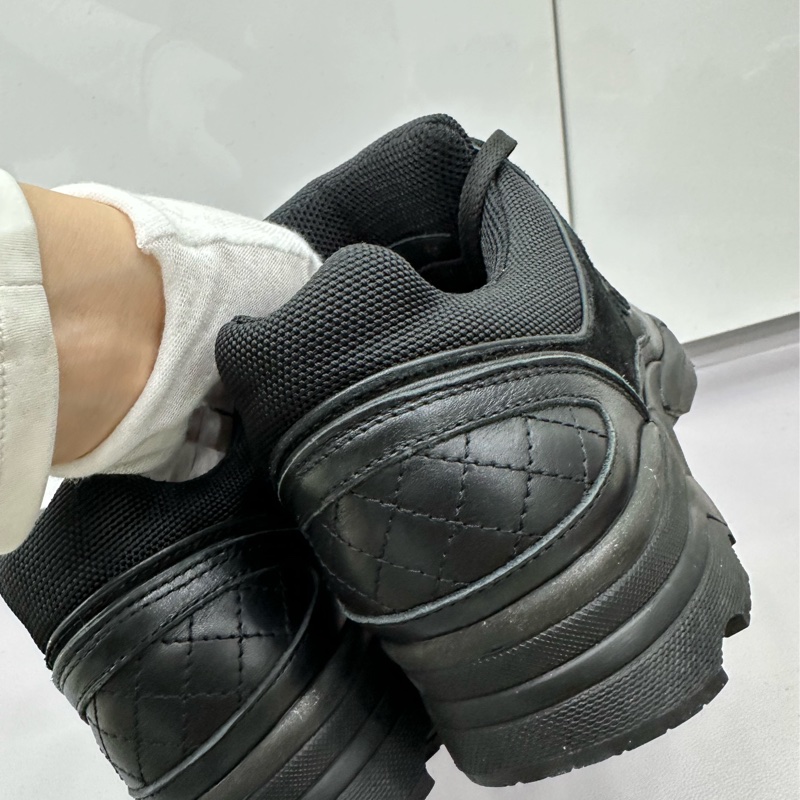 Chanel香奈兒黑色繫帶運動鞋-2
