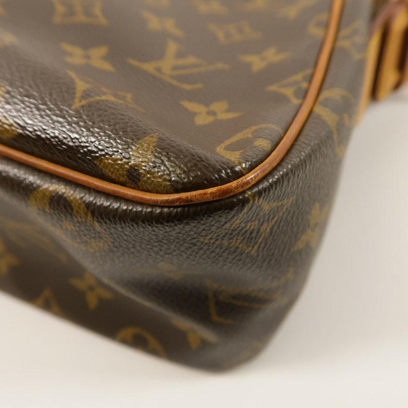 LOUIS VUITTON Monogram Viva Cite GM肩背袋-11