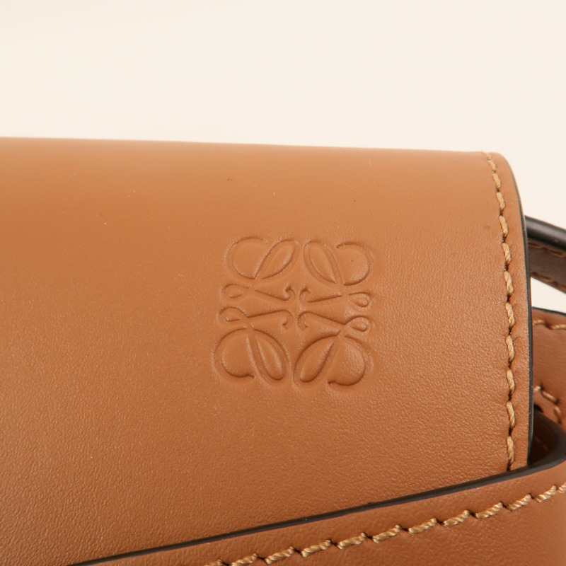 LOEWE 牛皮皮革Gate Mini金扣肩背袋-8