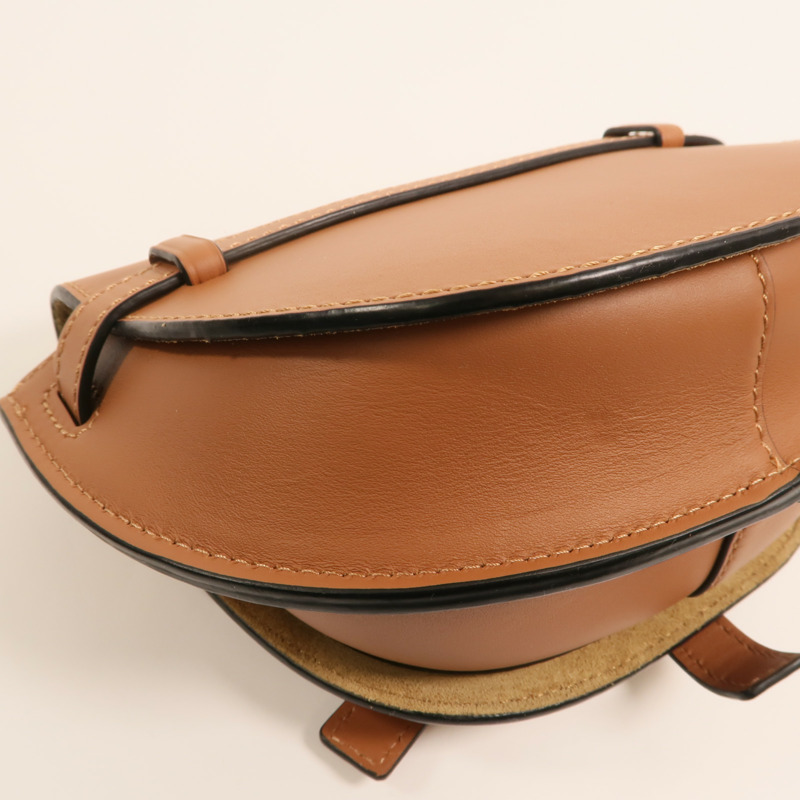 LOEWE 牛皮皮革Gate Mini金扣肩背袋-13