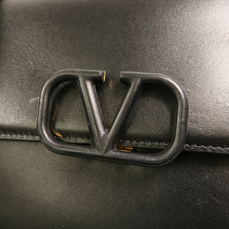 Valentino 牛皮皮革VSling Bag金扣肩背袋-6