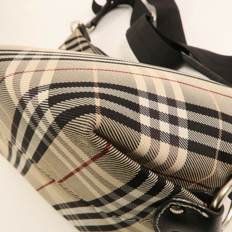 BURBERRY 尼龍Shoulder Bag銀扣肩背袋-11