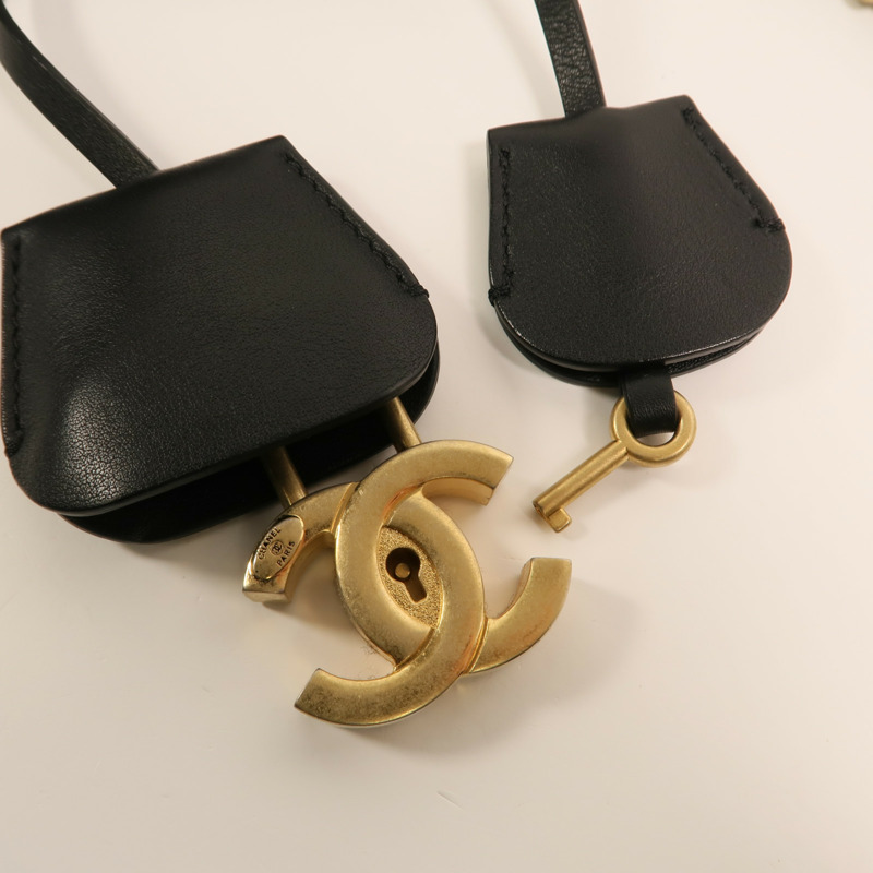 CHANEL 牛皮皮革Vanity Case金扣手挽肩背兩用袋-11