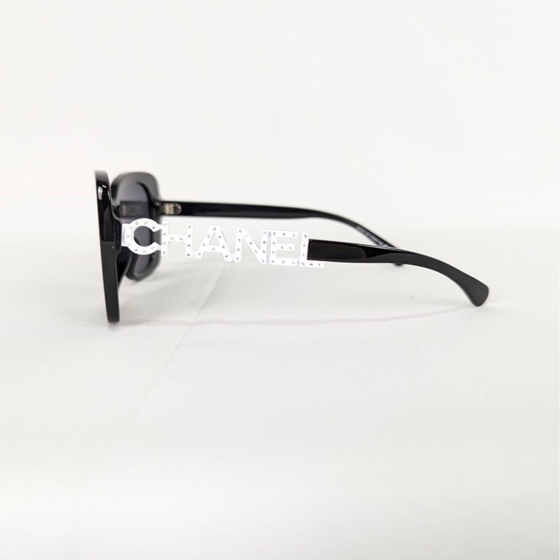 莉亞精品♡ Chanel 白字母墨鏡 全新-2