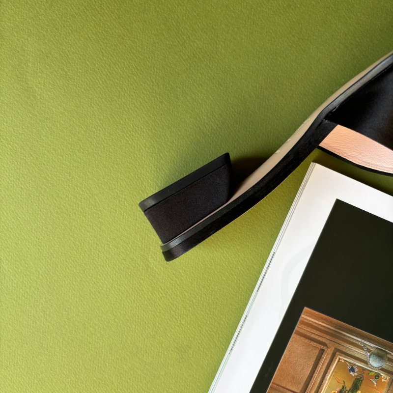 37.5號 ::ROGER VIVIER:: RV Bouquet 黑色緞面 經典方框鑽釦跟鞋 涼鞋 拖鞋-13