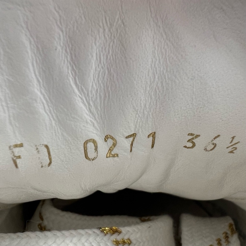 LV路易威登/白色浮雕滿印金標板鞋36.5碼-5