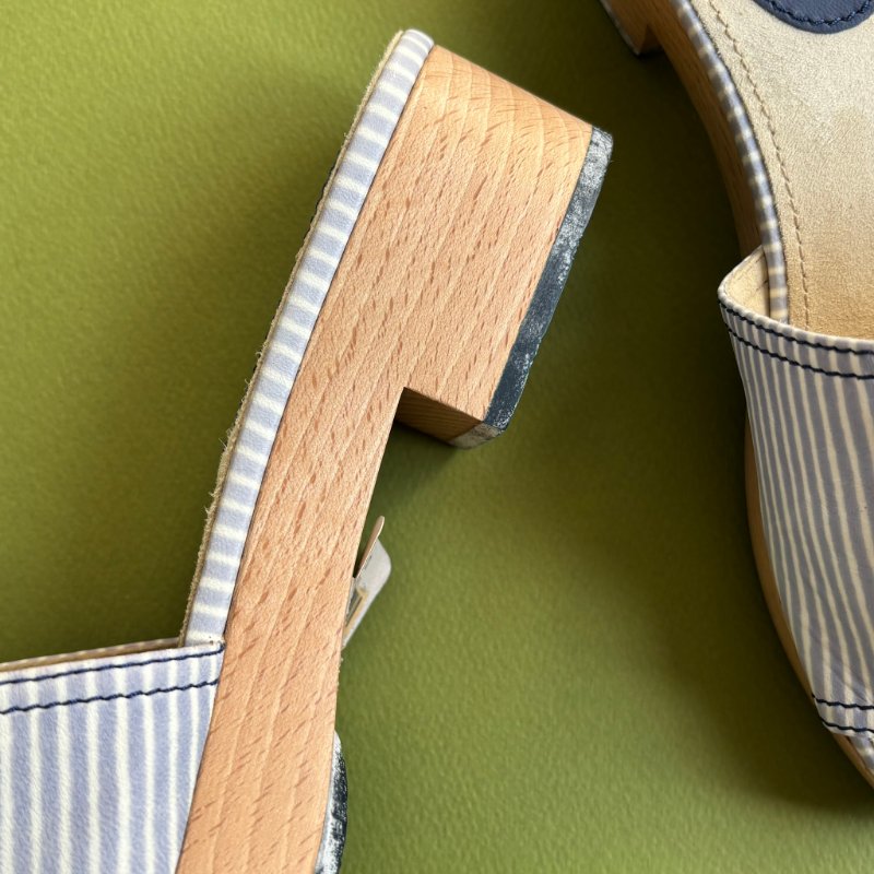 38號 ::CHANEL:: Cloth Mules & Clogs 香奈兒 春夏藍白線條 山茶花穆木屐拖鞋-6