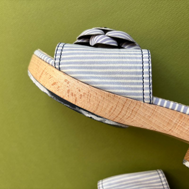 38號 ::CHANEL:: Cloth Mules & Clogs 香奈兒 春夏藍白線條 山茶花穆木屐拖鞋-9