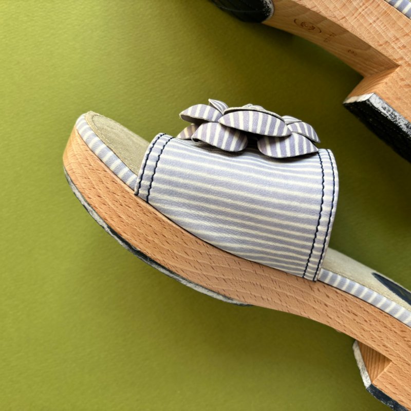 38號 ::CHANEL:: Cloth Mules & Clogs 香奈兒 春夏藍白線條 山茶花穆木屐拖鞋-11