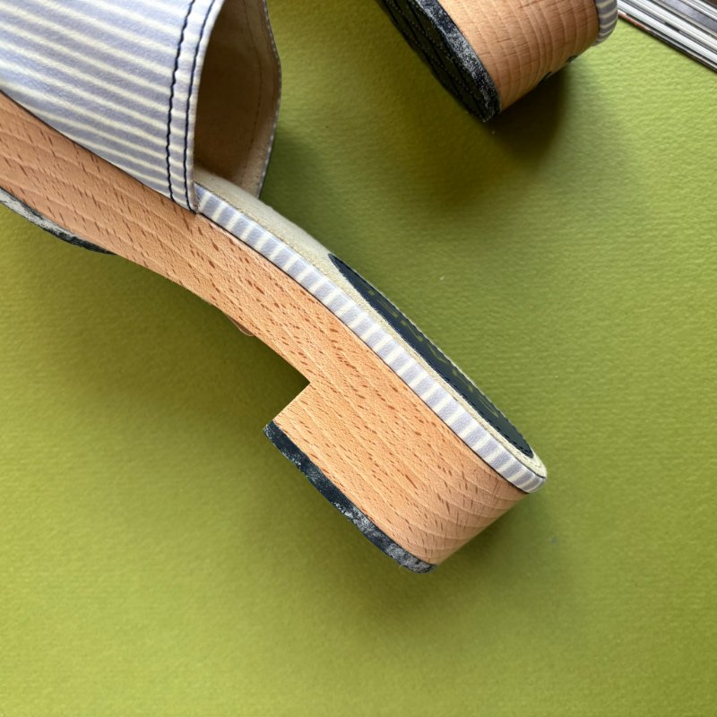 38號 ::CHANEL:: Cloth Mules & Clogs 香奈兒 春夏藍白線條 山茶花穆木屐拖鞋-12