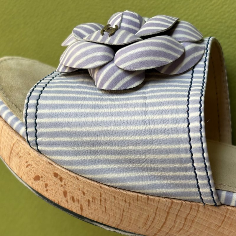 38號 ::CHANEL:: Cloth Mules & Clogs 香奈兒 春夏藍白線條 山茶花穆木屐拖鞋-15