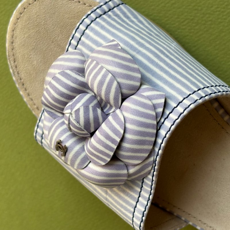 38號 ::CHANEL:: Cloth Mules & Clogs 香奈兒 春夏藍白線條 山茶花穆木屐拖鞋-16