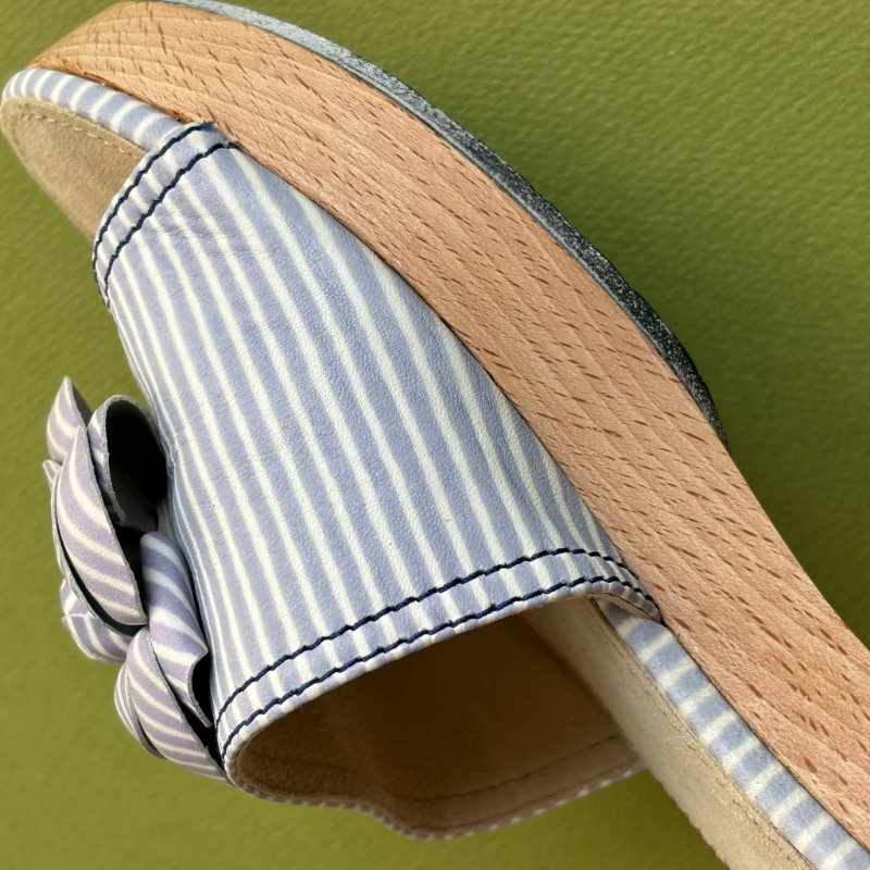 38號 ::CHANEL:: Cloth Mules & Clogs 香奈兒 春夏藍白線條 山茶花穆木屐拖鞋-17