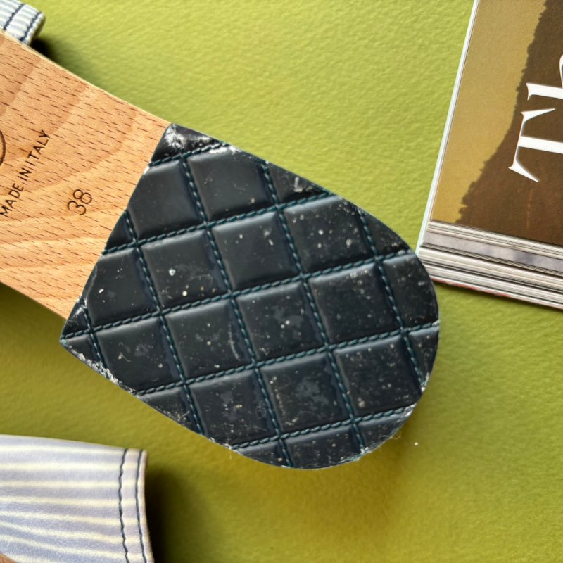 38號 ::CHANEL:: Cloth Mules & Clogs 香奈兒 春夏藍白線條 山茶花穆木屐拖鞋-25