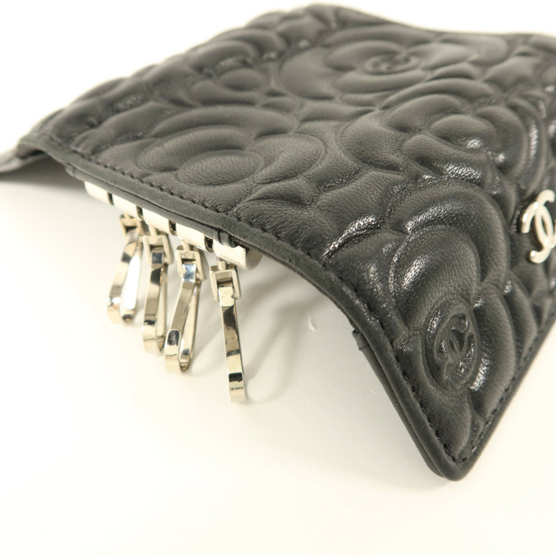 CHANEL 牛皮皮革Camellia Embossed Key Pouch鎖匙包-16