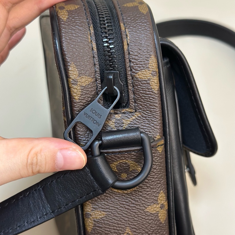 99新 LV路易威登 CHRISTOPHER迷你相機包芯片款-17