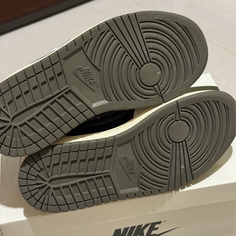 Travis Scott Air Jordan 1 Low OG Olive-10