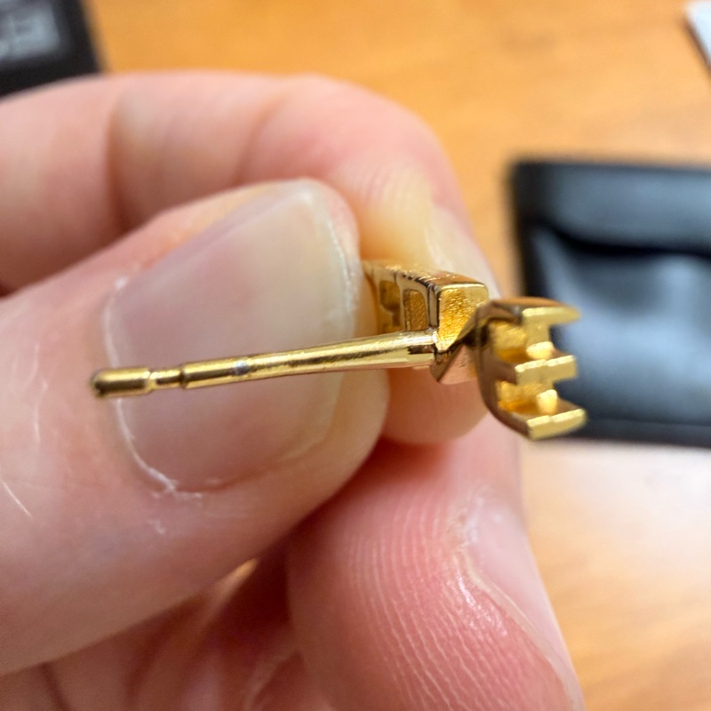 【Celine】絕版字母黃銅耳釘（單支）-34