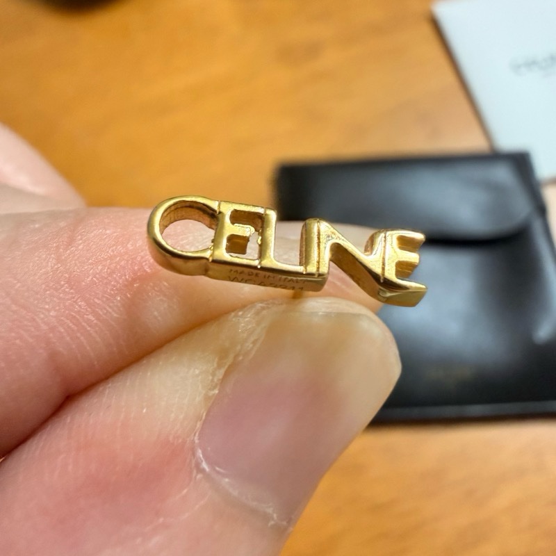 【Celine】絕版字母黃銅耳釘(單支)-0