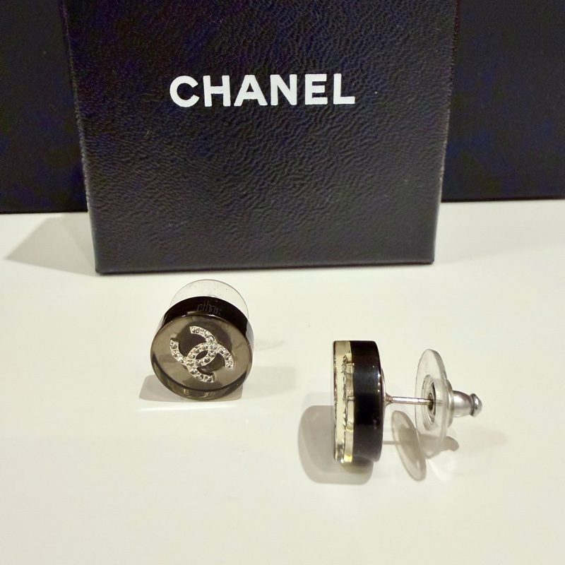 chanel壓克力鑽耳環-3
