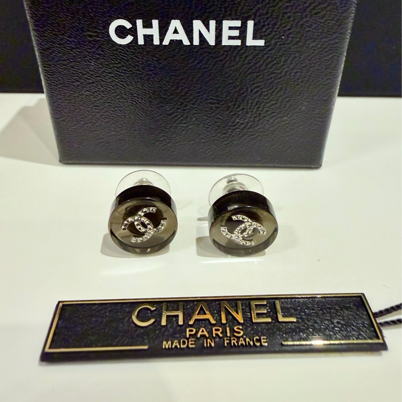 chanel壓克力鑽耳環-5